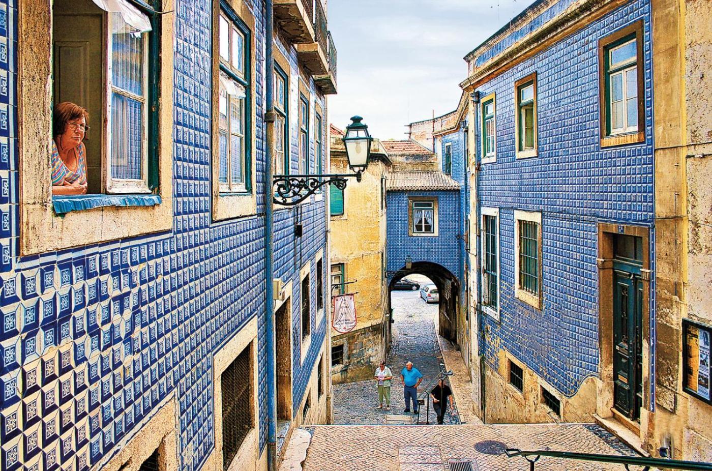 In Historic Neighbourhood, Walk Everywhere! Apartment Lisbon